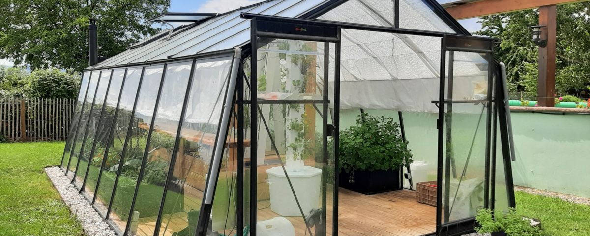 Gewächshäuser in einem Pioniergarten