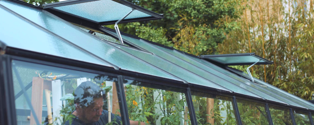 Lucarnes avec vérins automatiques