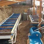 faux plan en jardinage : serre semi-enterrée walapini avec bacs de billes d'argiles